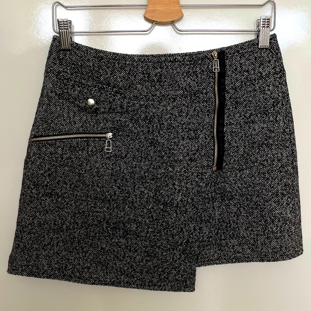 Lakbi. Asymmetric Mini Tweed Skirt. Size 2